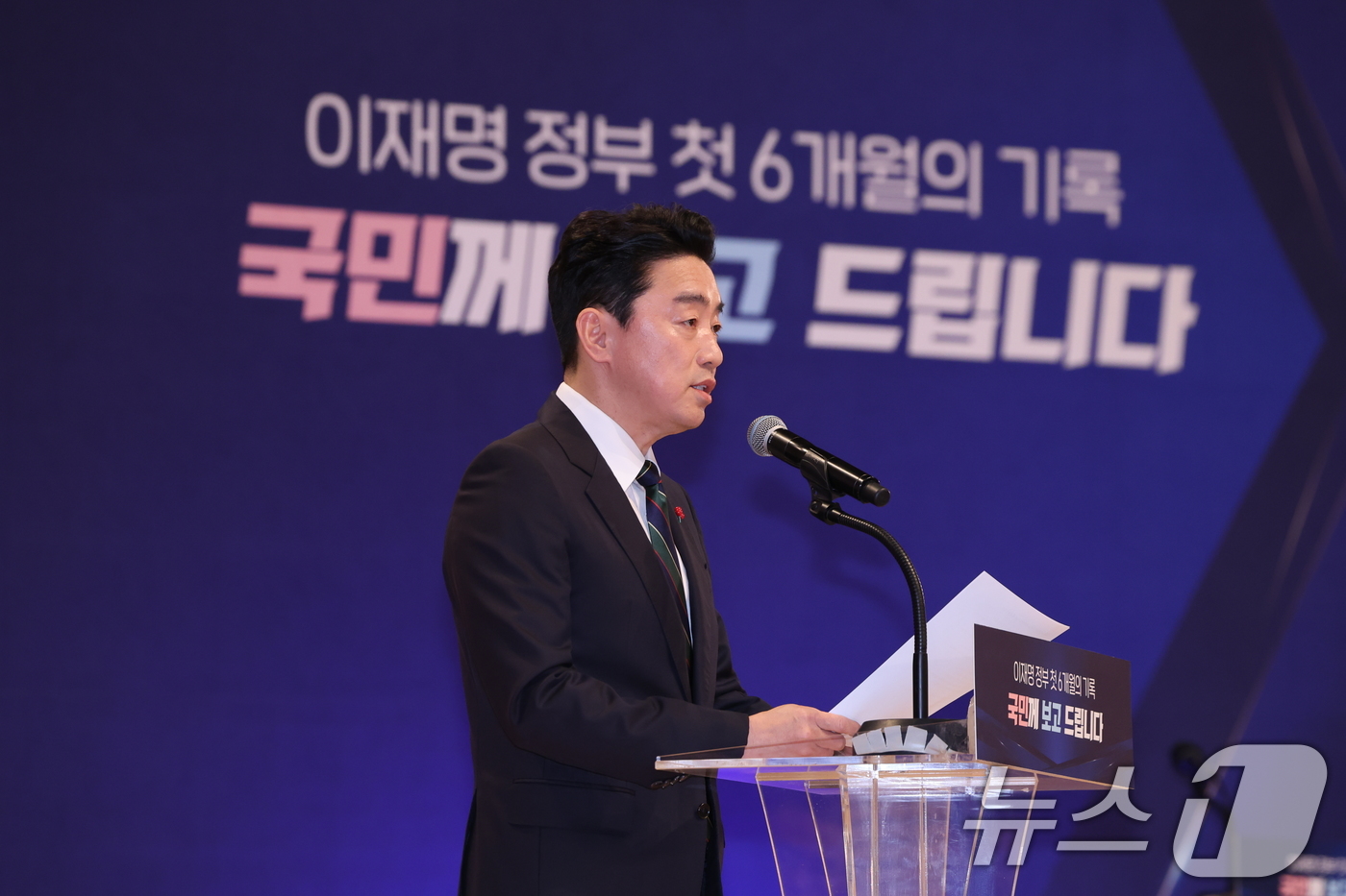 (서울=뉴스1) 허경 기자 = 강훈식 대통령 비서실장이 7일 서울 용산 대통령실 청사에서 열린 '이재명 정부 출범 6개월 성과 간담회'에서 발언하고 있다.  2025.12.7/뉴스 …