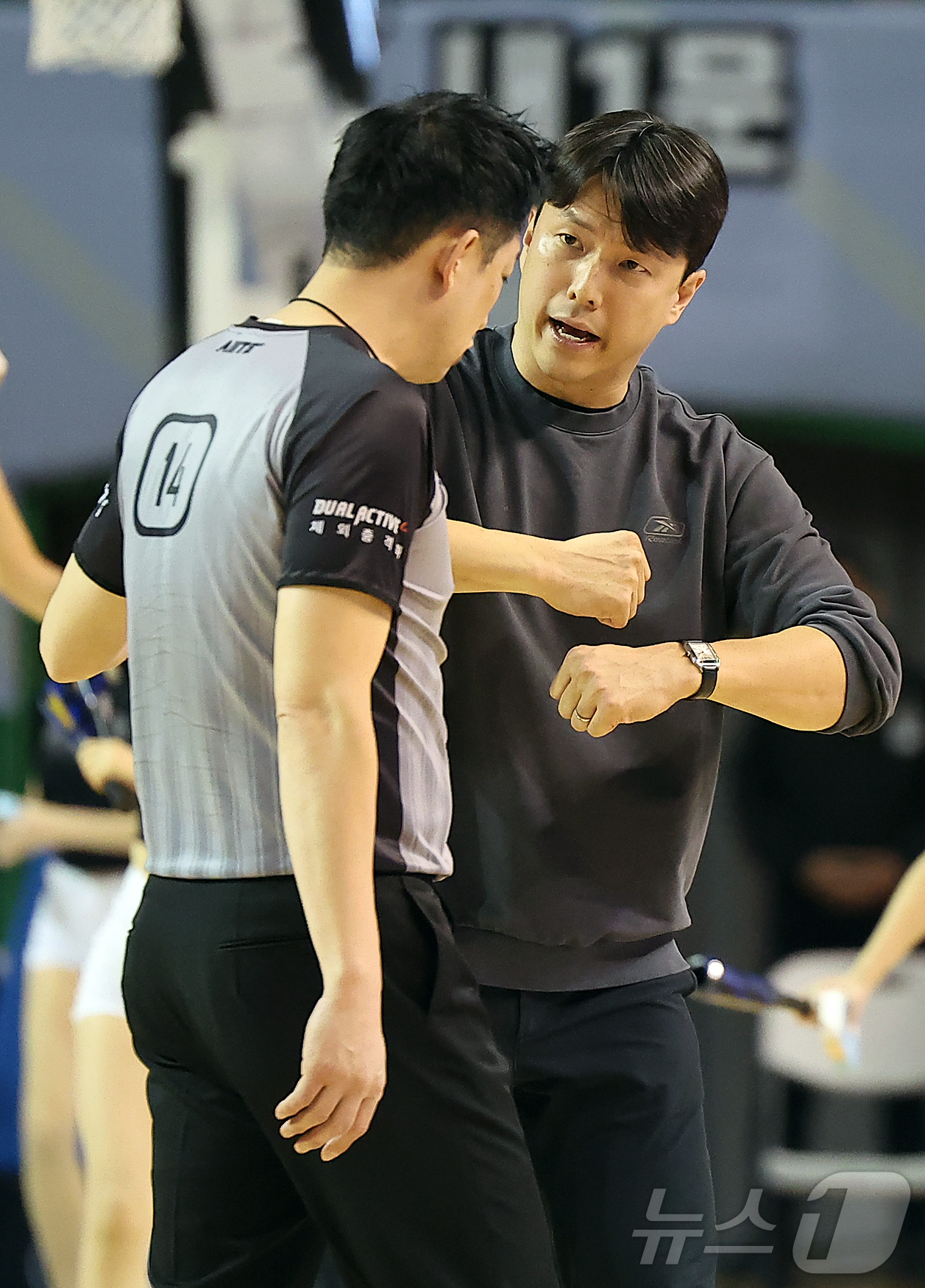 (서울=뉴스1) 김진환 기자 = 7일 오후 서울 송파구 잠실 잠실실내체육관에서 열린 2025-2026 LG전자 프로농구 정규리그 서울 삼성 썬더스와 고양 소노 스카이거너스의 경기, …