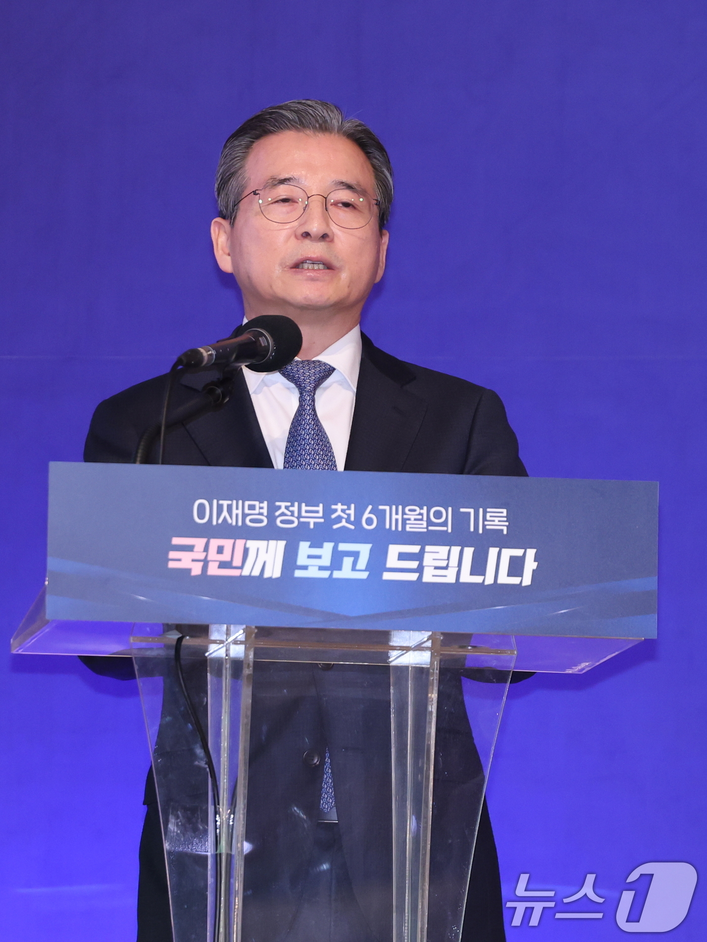 (서울=뉴스1) 허경 기자 = 김용범 대통령실 정책실장이 7일 서울 용산 대통령실 청사에서 열린 '이재명 정부 출범 6개월 성과 간담회'에서 발언하고 있다. 2025.12.7/뉴스 …