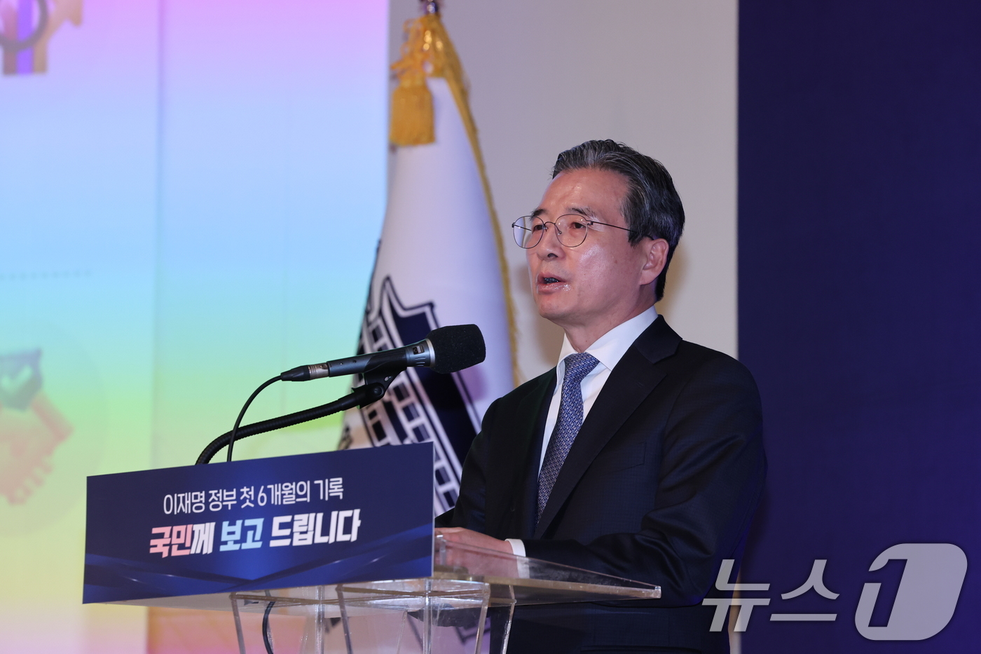 (서울=뉴스1) 허경 기자 = 김용범 대통령실 정책실장이 7일 서울 용산 대통령실 청사에서 열린 '이재명 정부 출범 6개월 성과 간담회'에서 발언하고 있다. 2025.12.7/뉴스 …