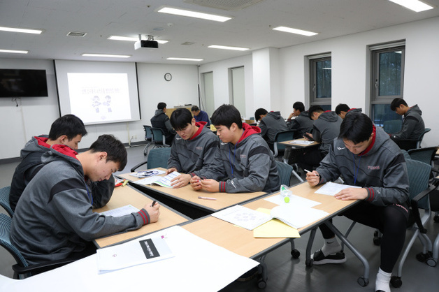 LG, 2026시즌 신인 교육 세미나…윤리 교육도 실시