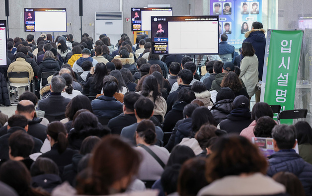 '영어 절대평가 8년'…사교육 줄인다더니 더 가파르게 늘었다