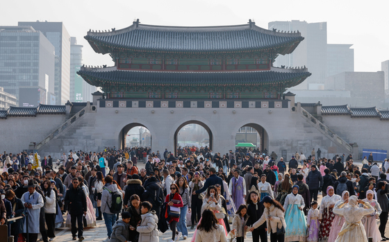 포근한 대설, 경복궁 찾은 인파