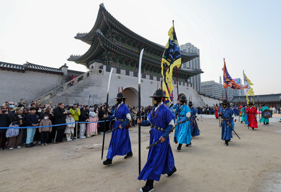 눈길 끄는 수문장 교대식