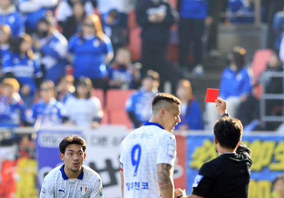 퇴장 당하는 이기제