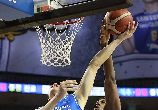 네이던 나이트, 우리 골밑을 노리지 마!