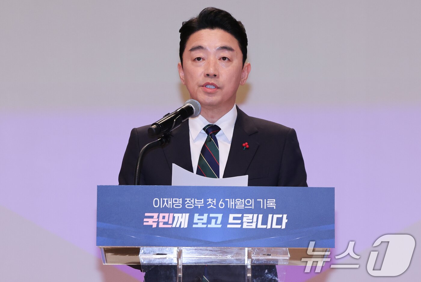 본문 이미지 - 강훈식 대통령 비서실장이 7일 서울 용산 대통령실 청사에서 열린 &#39;이재명 정부 출범 6개월 성과 간담회&#39;에서 발언하고 있다. 2025.12.7/뉴스1 ⓒ News1 허경 기자