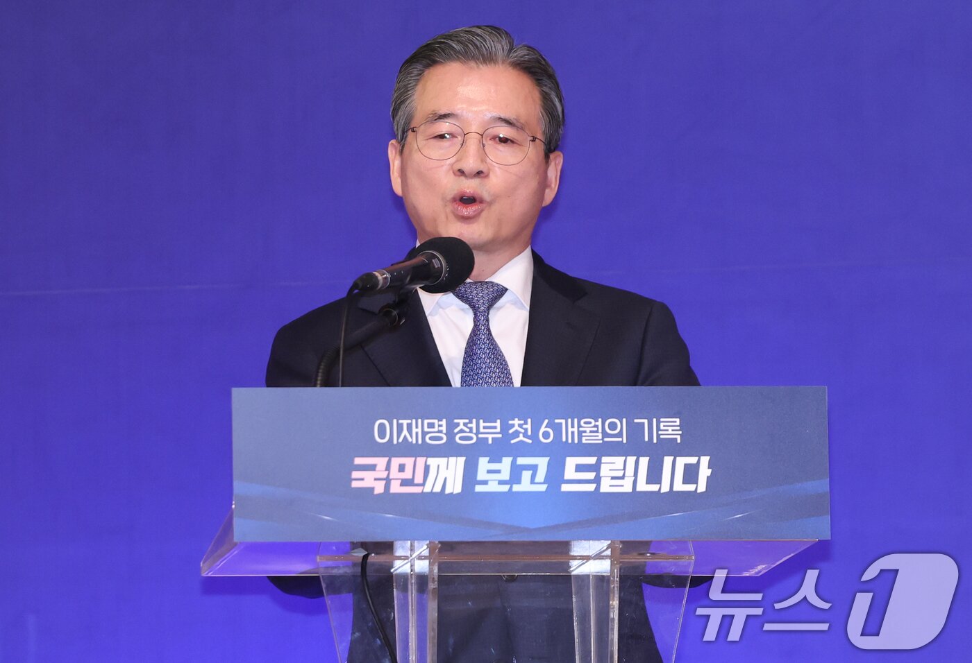 본문 이미지 - 김용범 정책실장이 7일 서울 용산 대통령실 청사에서 열린 &#39;이재명 정부 출범 6개월 성과 간담회&#39;에서 발언하고 있다. 2025.12.7/뉴스1 ⓒ News1 허경 기자