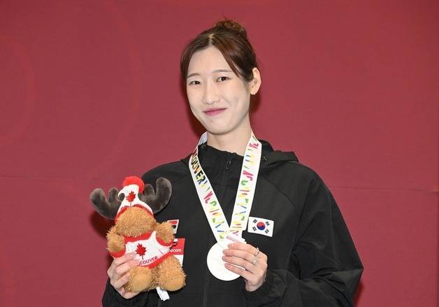 펜싱 임태희, 세계 1위 송세라 제압 파란…밴쿠버 월드컵 동메달