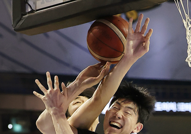 이원석·조은후 '치열한 리바운드'