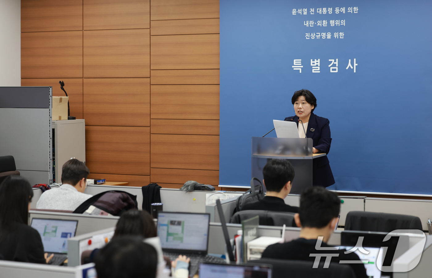 (서울=뉴스1) 이호윤 기자 = 12·3 비상계엄 관련 내란·외환 사건을 수사하는 내란특검팀 박지영 특검보가 7일 서울 서초구 서울고등검찰청에 마련된 내란특검 사무실에서 브리핑을 …