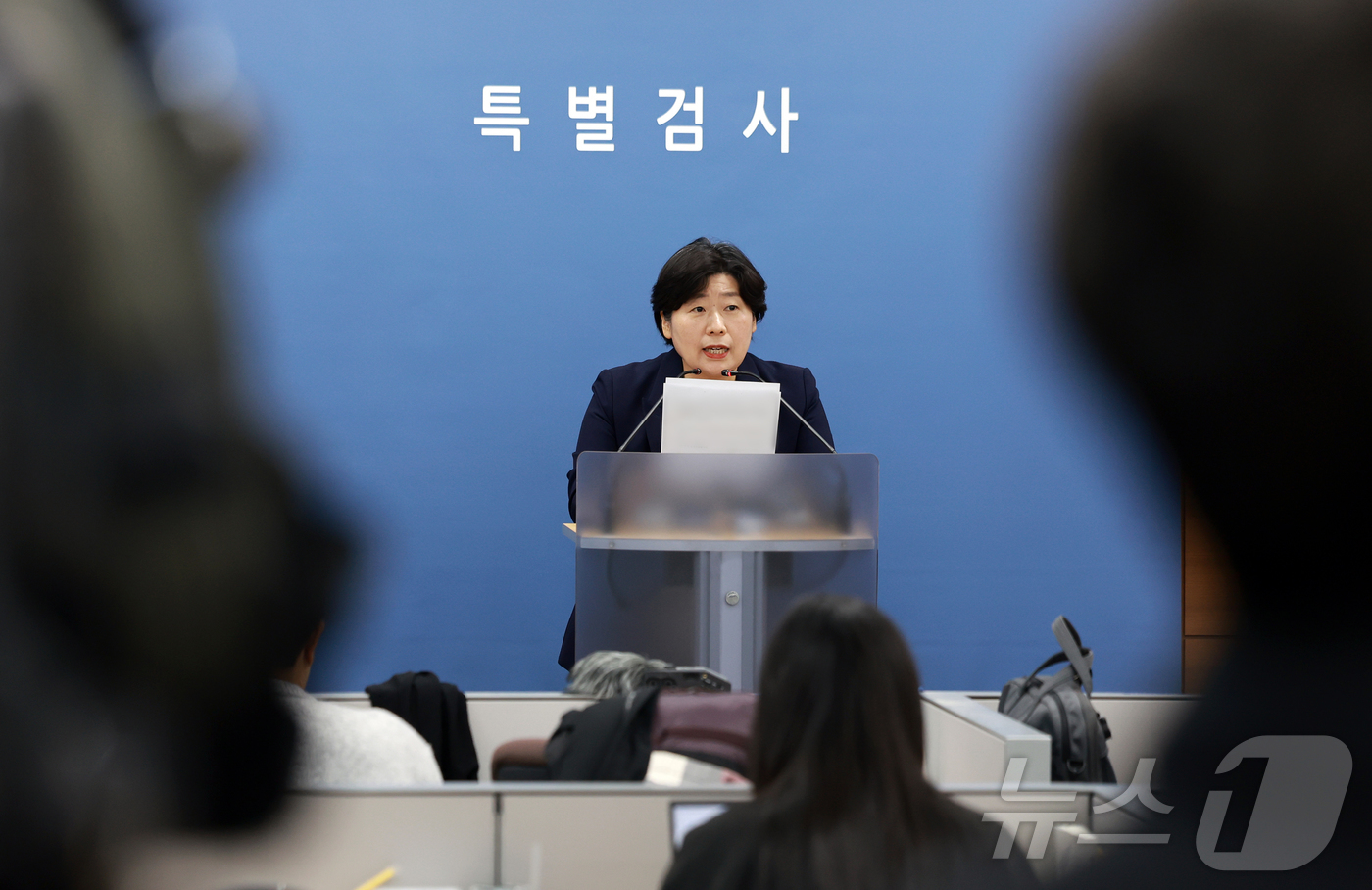 (서울=뉴스1) 이호윤 기자 = 12·3 비상계엄 관련 내란·외환 사건을 수사하는 내란특검팀 박지영 특검보가 7일 서울 서초구 서울고등검찰청에 마련된 내란특검 사무실에서 브리핑을 …