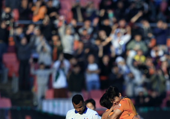 잔류 확정에 행복한 제주