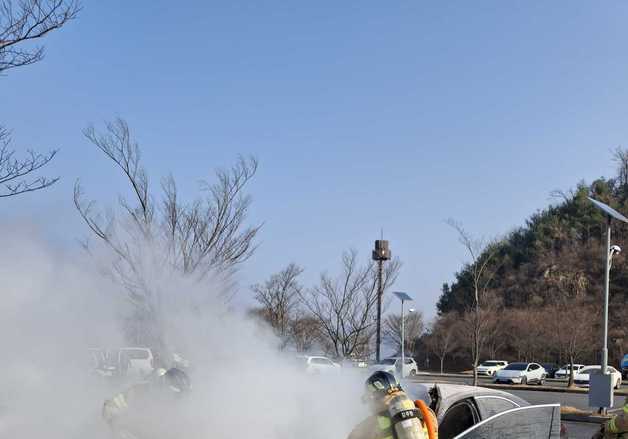 춘천 골프장 주차장서 벤츠 불 타…8800만 원 재산피해