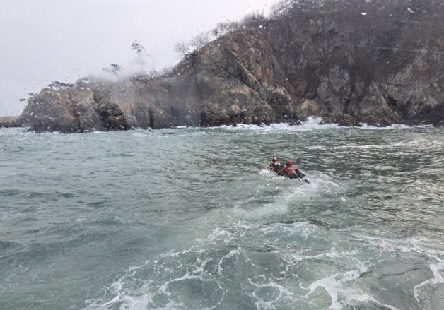 태안 목개도 갯바위서 40대 2명 고립됐다 구조