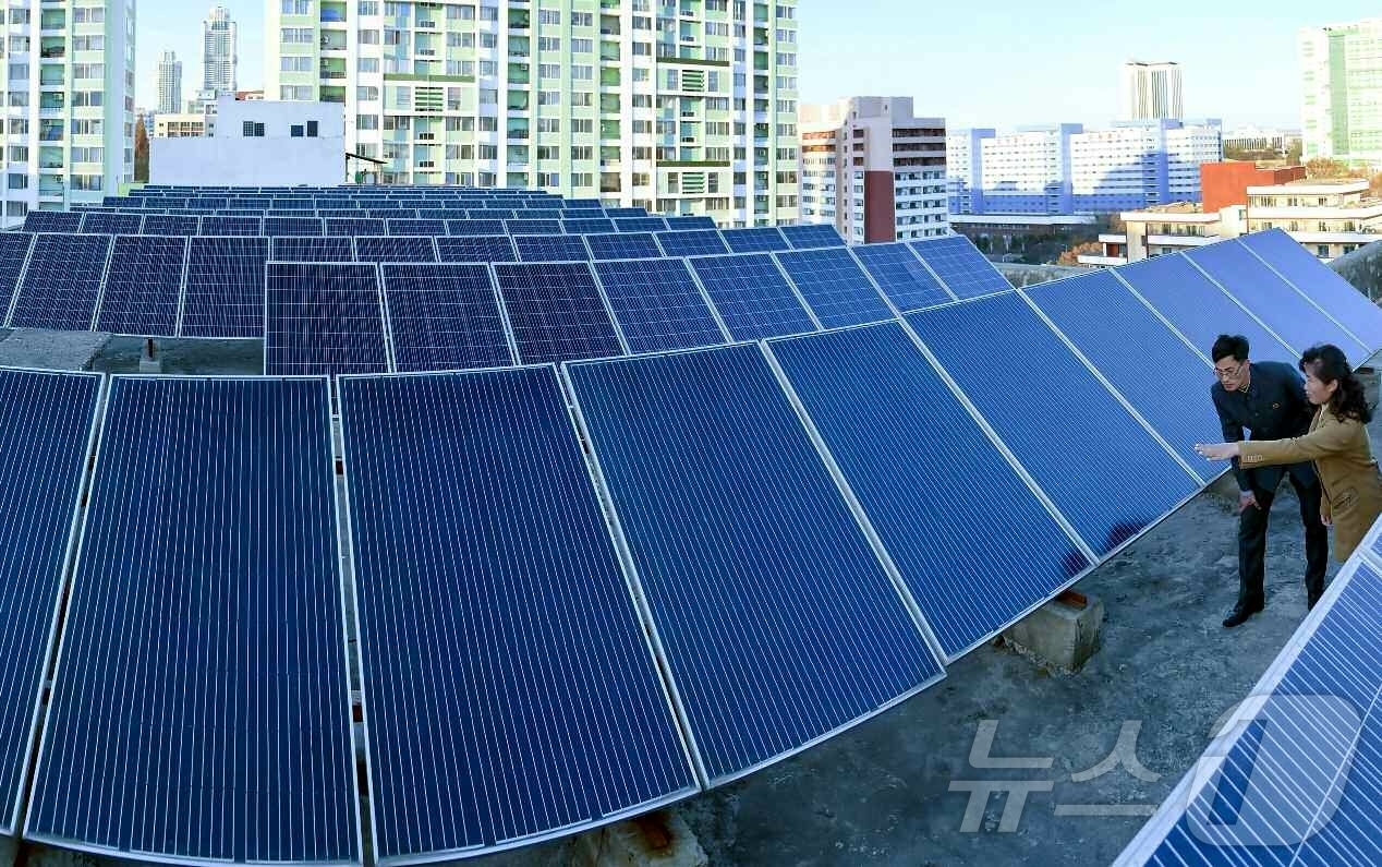 (평양 노동신문=뉴스1) = 북한 노동당 기관지 노동신문은 8일 모란봉구역에서 "자연 에너지를 적극 개발 이용해 많은 실리를 얻고 있다"고 선전했다. [국내에서만 사용가능. 재배포 …