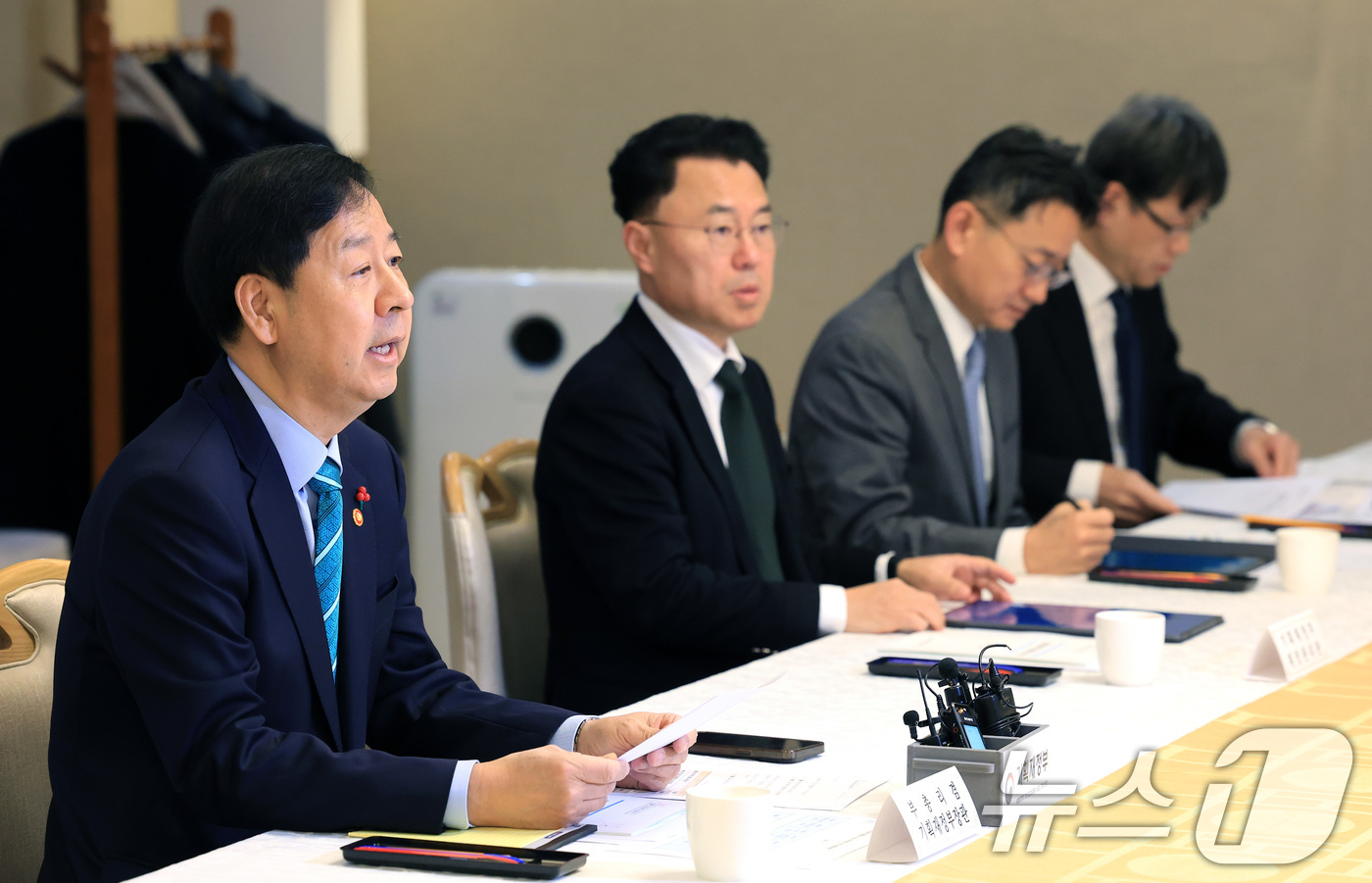 (서울=뉴스1) 임세영 기자 = 구윤철 경제부총리 겸 기획재정부 장관이 8일 오전 서울 종로구 정부서울청사에서 열린 제28차 관계부처 합동 재정집행 점검회의에서 모두발언을 하고 있 …