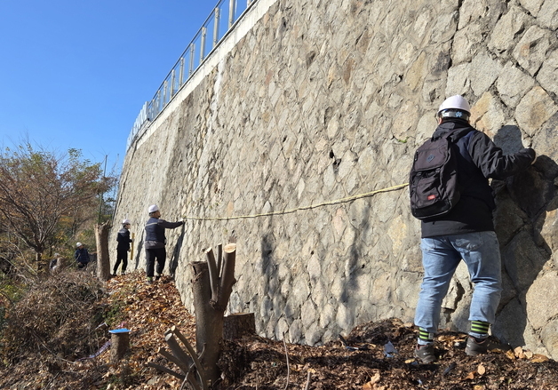 용산구, 오산고 노후 옹벽·석축 정밀안전점검 착수