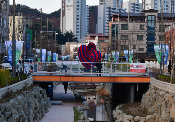 시냇물 흐르는 포항 학산천 생태하천