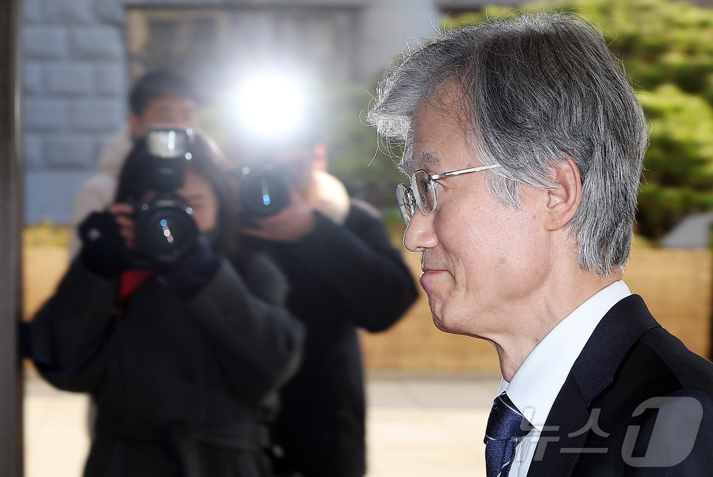 (서울=뉴스1) 김진환 기자 = 조희대 대법원장이 8일 오전 서울 서초구 대법원으로 출근하고 있다. 2025.12.8/뉴스1