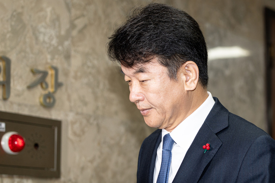 의원총회 참석하는 문진석 원내수석부대표