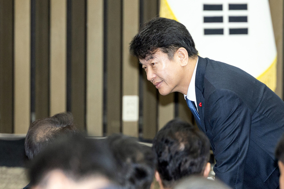 비공개 의원총회 참석한 문진석 민주당 의원