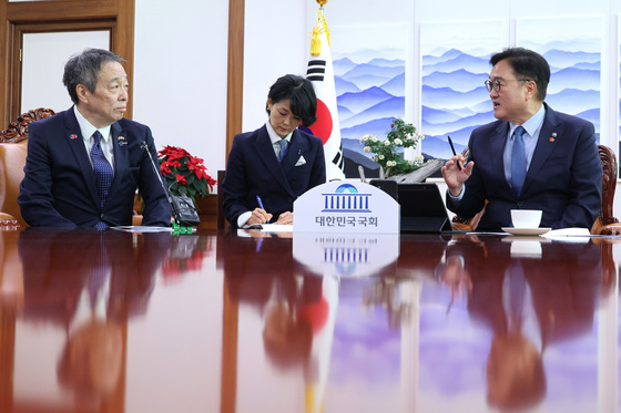 주한 일본대사 접견하는 우원식 의장