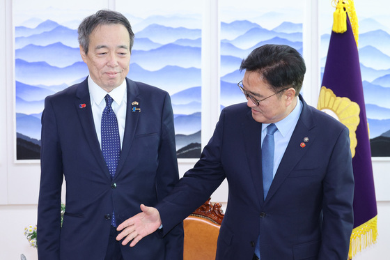 손 내미는 우원식 의장