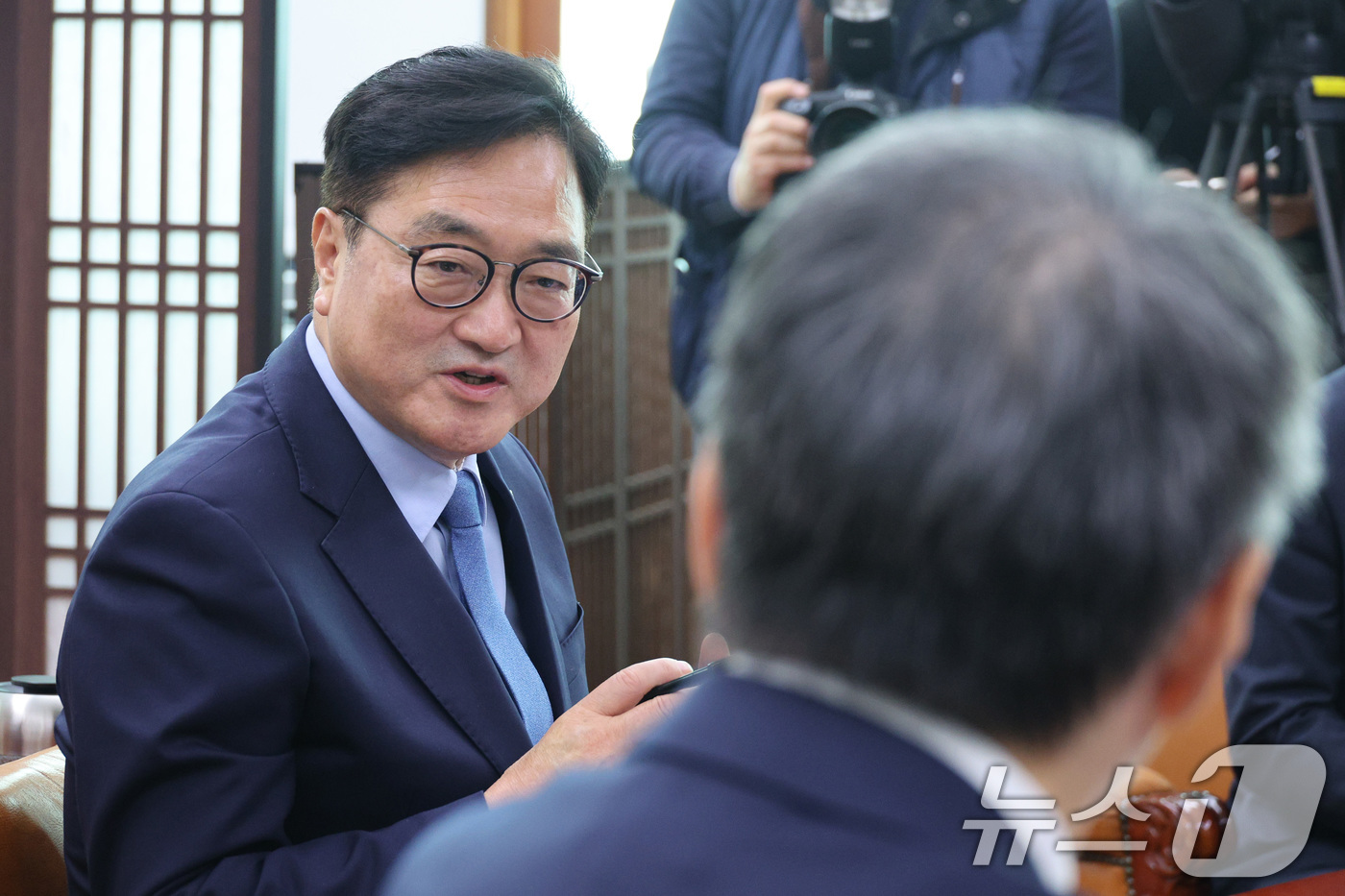 (서울=뉴스1) 신웅수 기자 = 우원식 국회의장이 8일 서울 여의도 국회에서 미즈시마 코이치 주한일본대사를 접견하고 있다. 2025.12.8/뉴스1