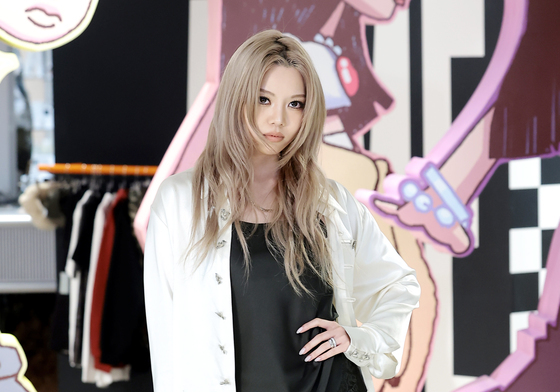 올데이프로젝트 베일리, 강렬한 눈빛