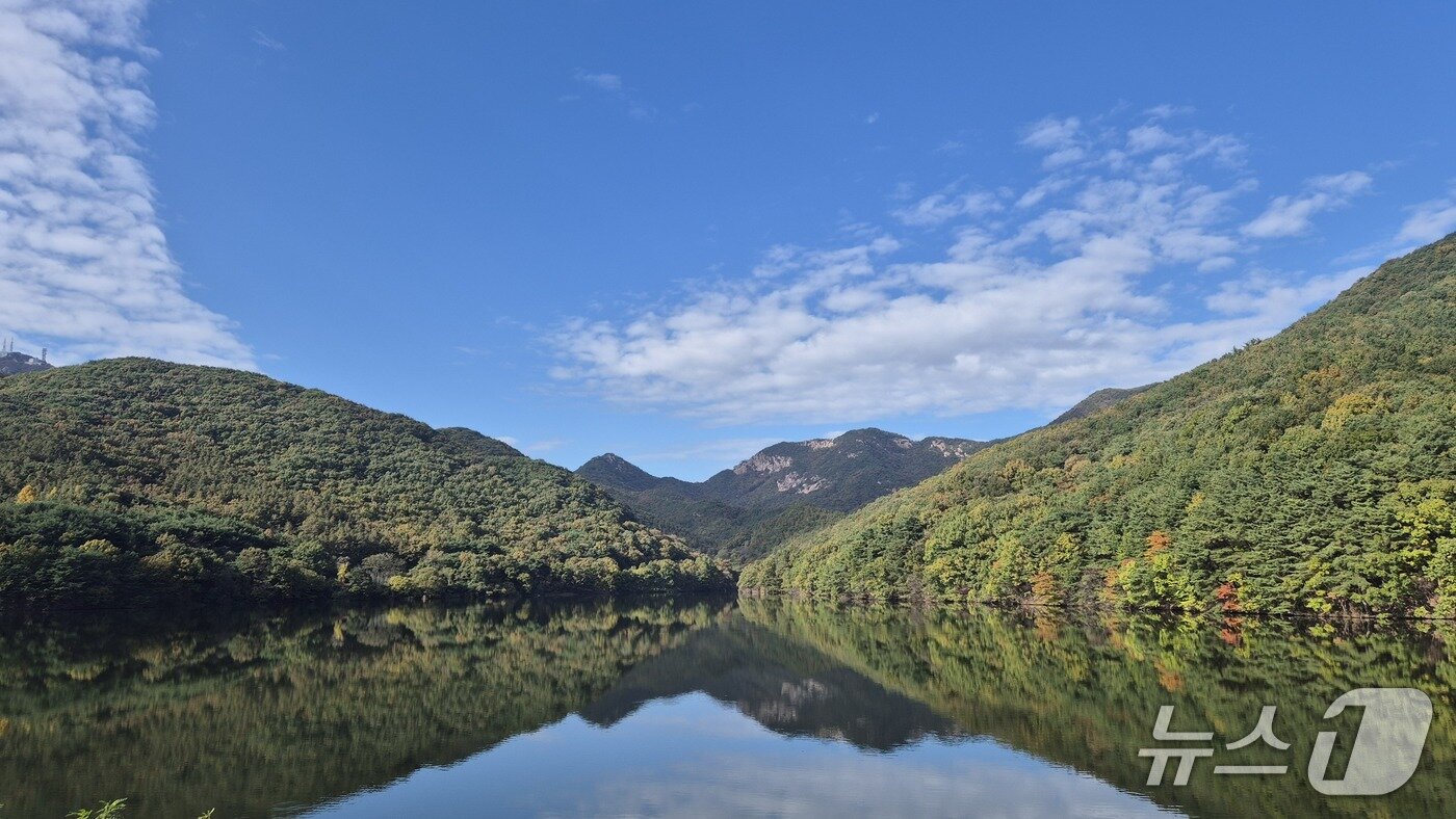 본문 이미지 -   계룡하늘소리길 용동저수지&#40;계룡시 제공.재판매 및 DB금지&#41;/뉴스1
