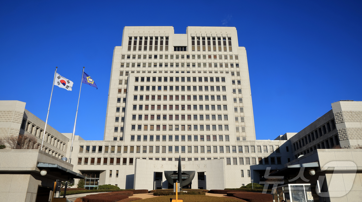 (서울=뉴스1) 김진환 기자 = 전국 법관 대표들이 모이는 전국법관대표회의는 8일 오전 경기 고양시 일산 사법연수원에서 정기회의를 연다.이날 회의에서는 내란전담 재판부 설치와 법왜 …