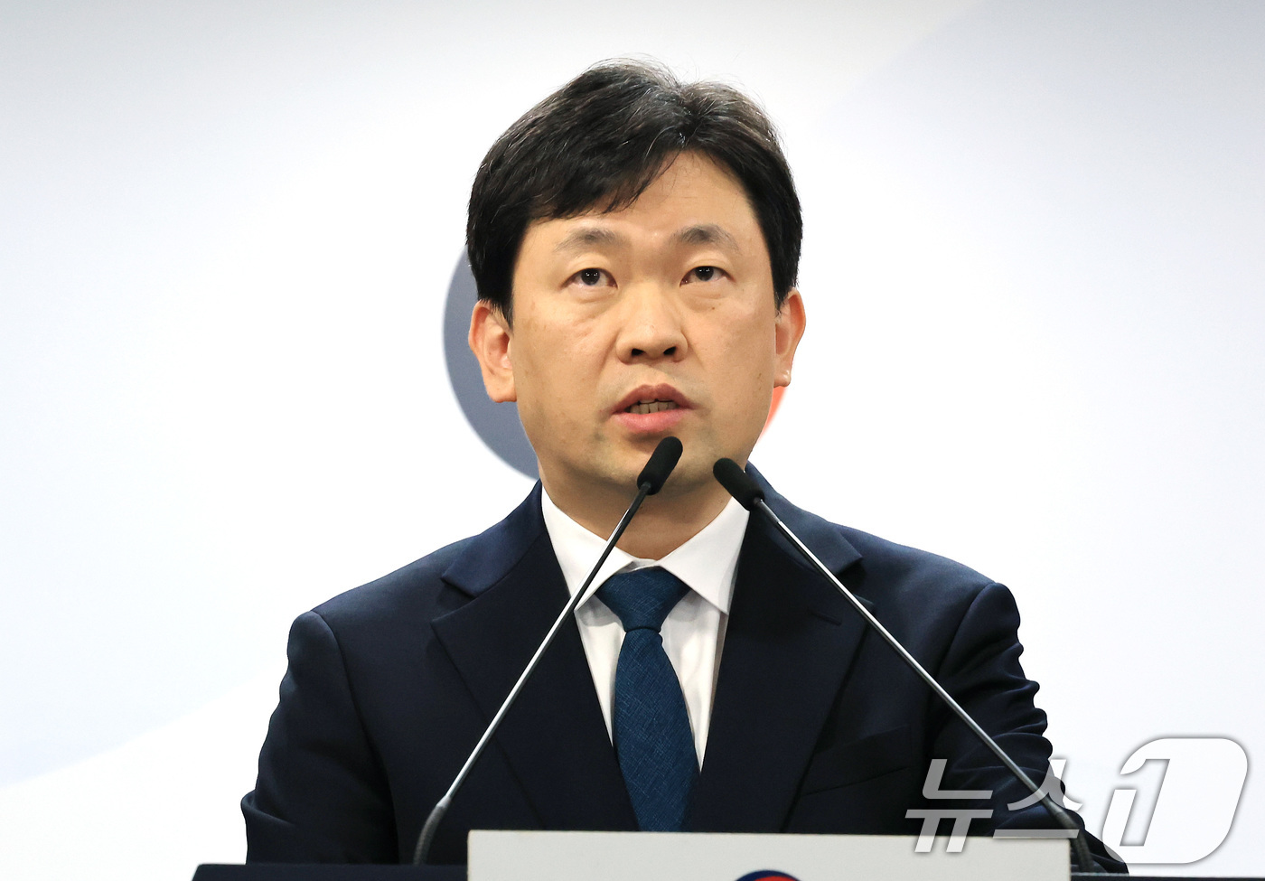 (서울=뉴스1) 임세영 기자 = 윤민호 통일부 대변인이 8일 서울 종로구 정부서울청사 브리핑실에서 정례브리핑을 하고 있다. 2025.12.8/뉴스1