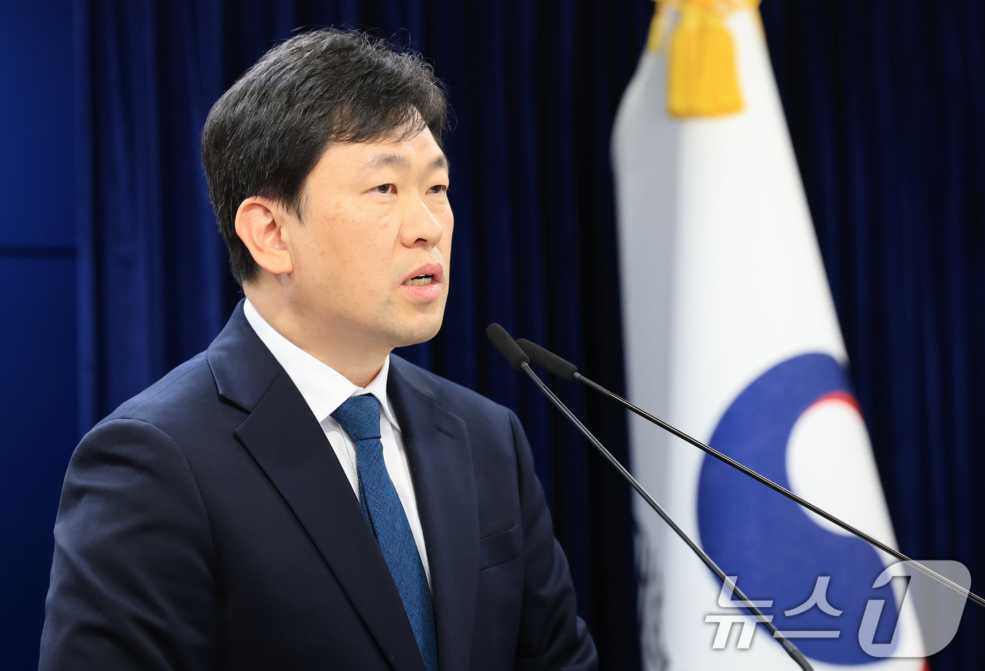 (서울=뉴스1) 임세영 기자 = 윤민호 통일부 대변인이 8일 서울 종로구 정부서울청사 브리핑실에서 정례브리핑을 하고 있다. 2025.12.8/뉴스1