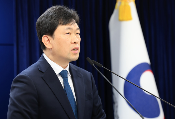 정례브리핑하는 윤민호 통일부 대변인