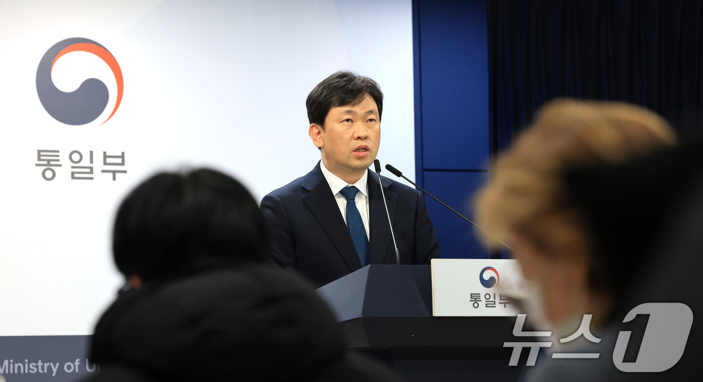 (서울=뉴스1) 임세영 기자 = 윤민호 통일부 대변인이 8일 서울 종로구 정부서울청사 브리핑실에서 정례브리핑을 하고 있다. 2025.12.8/뉴스1