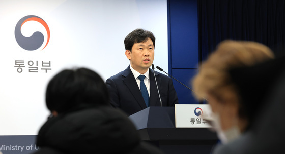 브리핑하는 윤민호 통일부 대변인