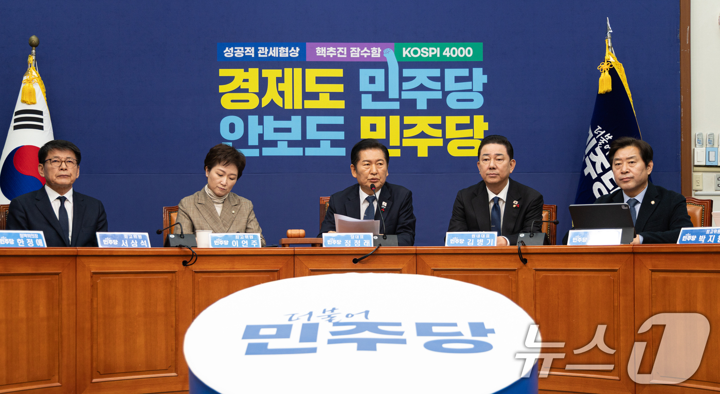 (서울=뉴스1) 이승배 기자 = 정청래 더불어민주당 대표가 8일 서울 여의도 국회에서 열린 최고위원회의에서 모두발언하고 있다. 2025.12.8/뉴스1