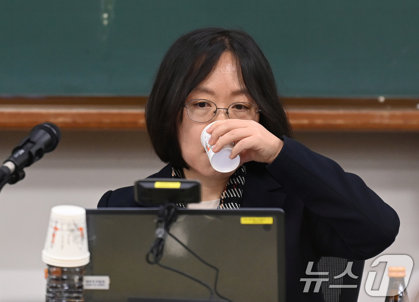 (고양=뉴스1) 오대일 기자 = 전국법관대표회의 의장인 김예영 서울남부지법 부장판사가 8일 오전 경기 고양시 사법연수원에서 열린 2025년 하반기 전국법관대표회의 정기회의를 주재하 …