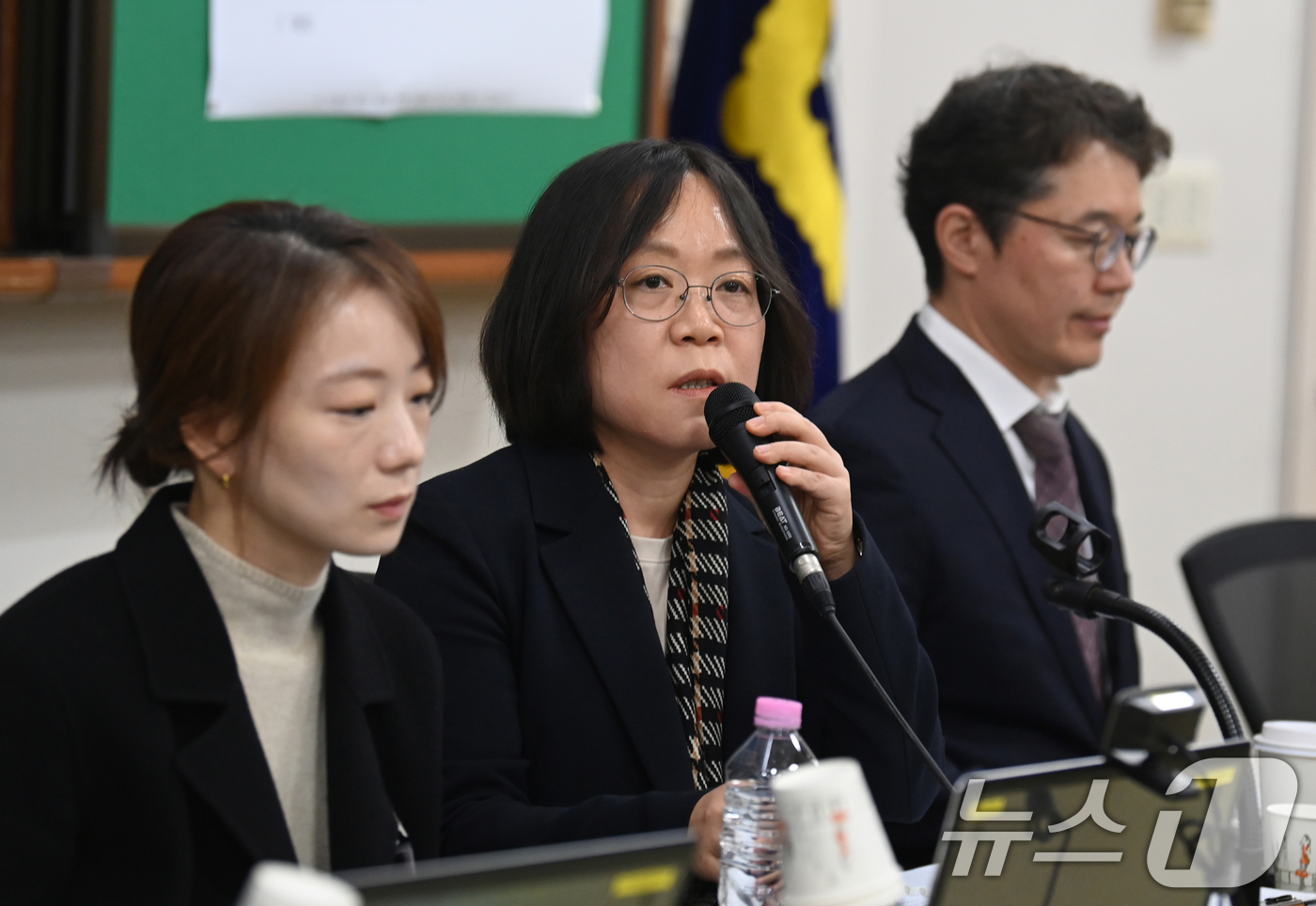 (고양=뉴스1) 오대일 기자 = 전국법관대표회의 의장인 김예영 서울남부지법 부장판사가 8일 오전 경기 고양시 사법연수원에서 열린 2025년 하반기 전국법관대표회의 정기회의에서 발언 …