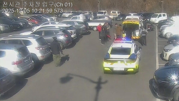 경주 화랑마을 직원들, 주차장서 쓰러진 60대 심폐소생술로 구해