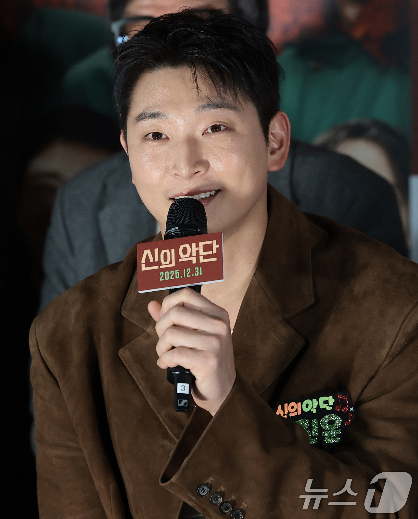 (서울=뉴스1) 권현진 기자 = 배우 정진운이 8일 오전 서울 용산구 용산아이파크몰 CGV에서 열린 영화 '신의악단'(감독 김형협) 제작보고회에 참석해 인사말을 하고 있다.'신의악 …