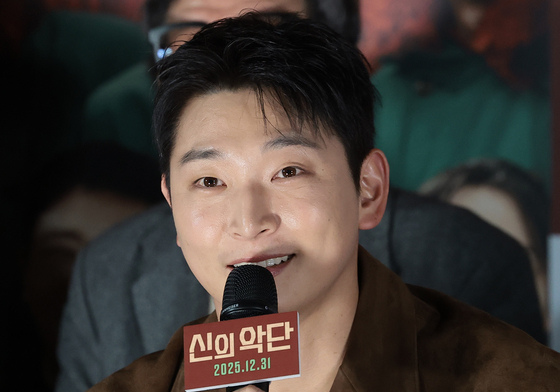 '신의악단' 정진운, 북한 보위부 대위