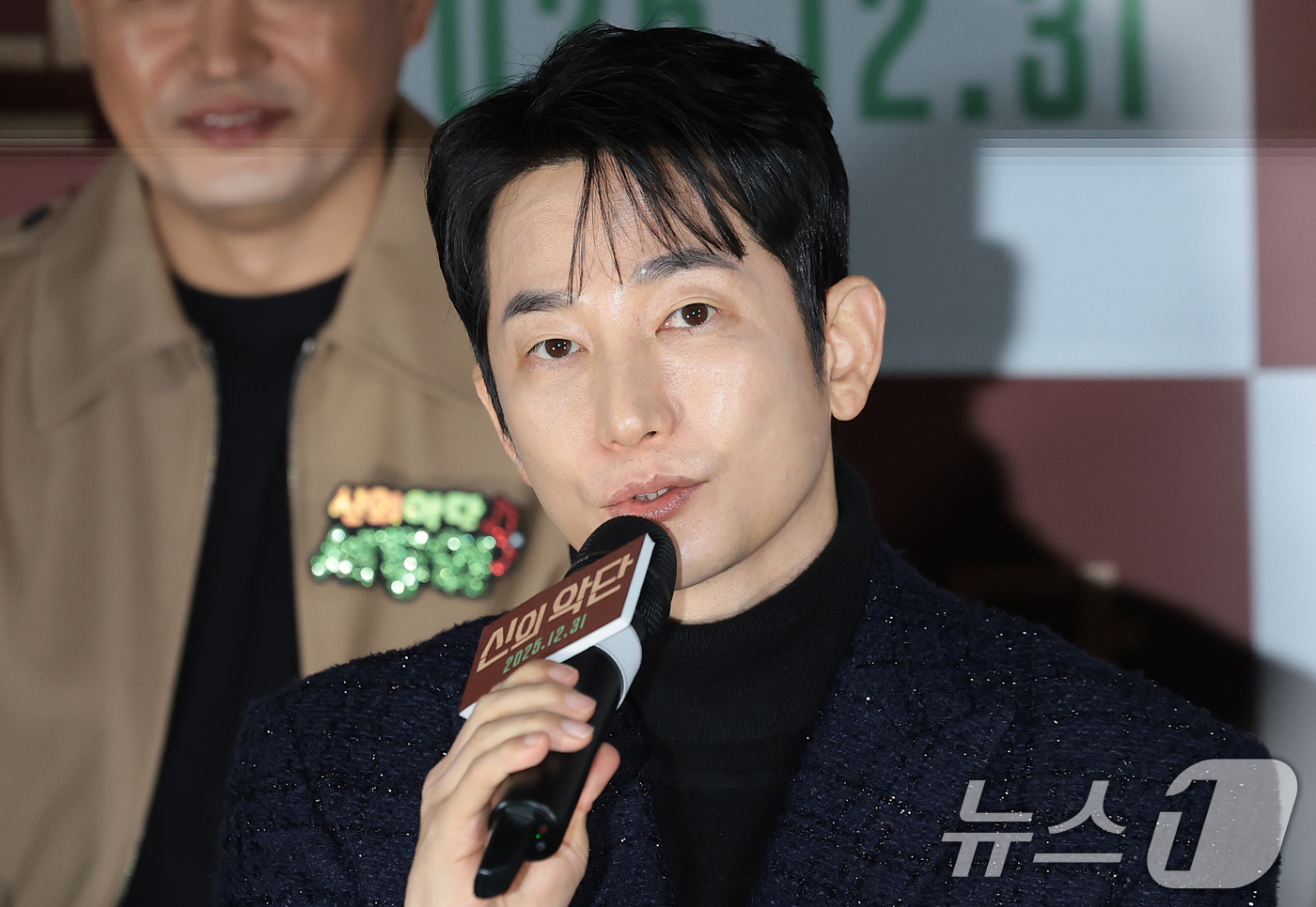 (서울=뉴스1) 권현진 기자 = 배우 정진운이 8일 오전 서울 용산구 용산아이파크몰 CGV에서 열린 영화 '신의악단'(감독 김형협) 제작보고회에 참석해 인사말을 하고 있다.'신의악 …