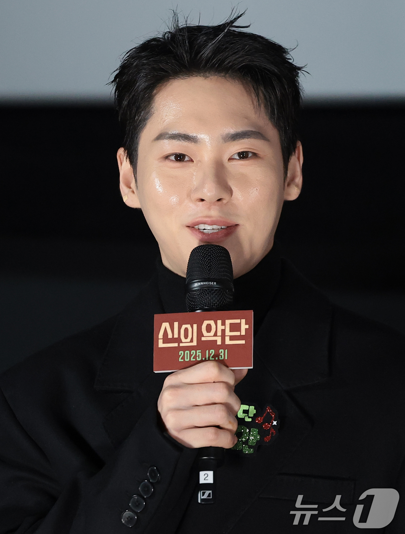 (서울=뉴스1) 권현진 기자 = 배우 한정완이 8일 오전 서울 용산구 용산아이파크몰 CGV에서 열린 영화 '신의악단'(감독 김형협) 제작보고회에 참석해 포즈를 취하고 있다.'신의악 …