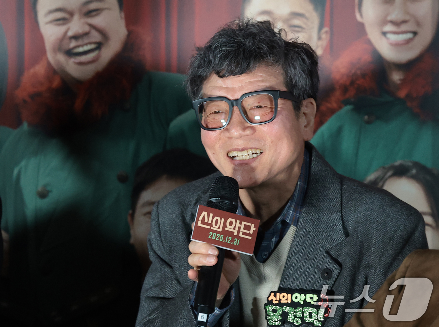 (서울=뉴스1) 권현진 기자 = 배우 문경민이 8일 오전 서울 용산구 용산아이파크몰 CGV에서 열린 영화 '신의악단'(감독 김형협) 제작보고회에 참석해 인사말을 하고 있다.'신의악 …