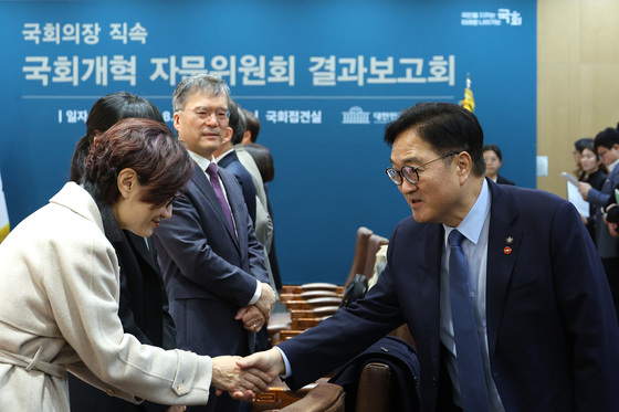 인사나누는 우원식 의장