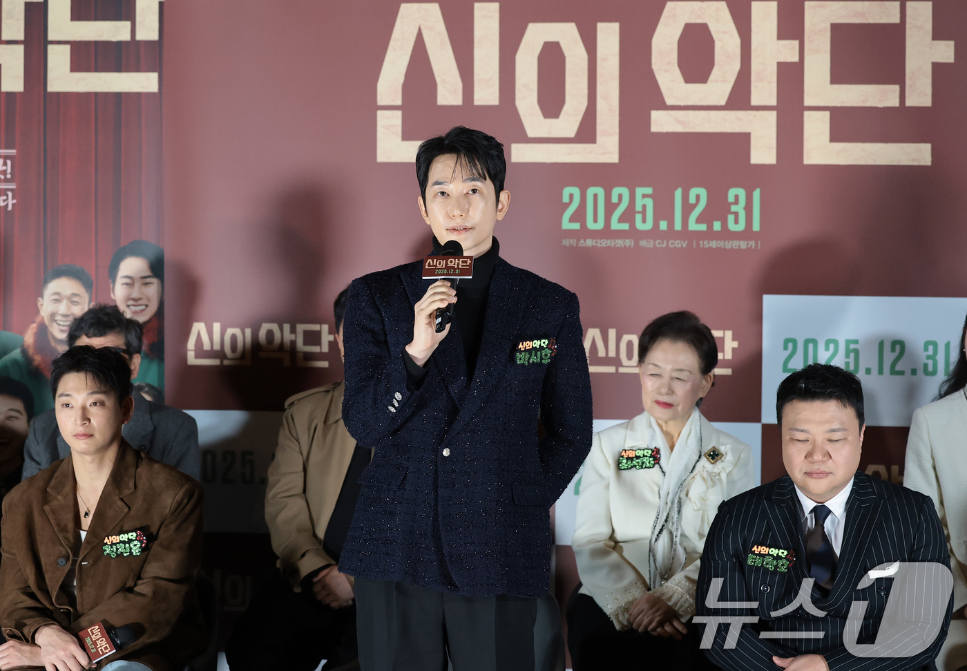 (서울=뉴스1) 권현진 기자 = 배우 박시후가 8일 오전 서울 용산구 용산아이파크몰 CGV에서 열린 영화 '신의악단'(감독 김형협) 제작보고회에 참석해 최근 불거진 '가정파탄' 의 …