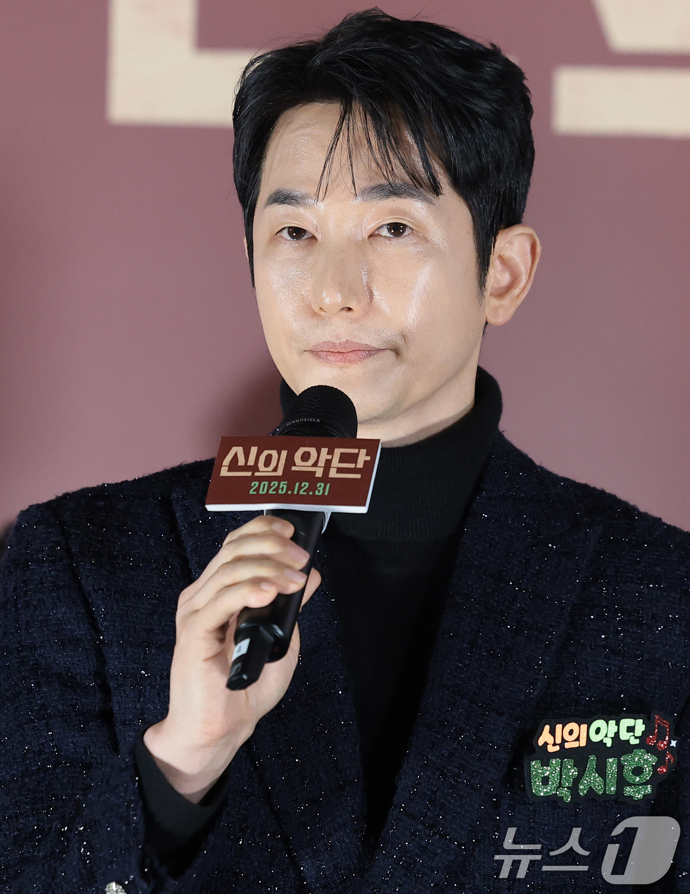 (서울=뉴스1) 권현진 기자 = 배우 박시후가 8일 오전 서울 용산구 용산아이파크몰 CGV에서 열린 영화 '신의악단'(감독 김형협) 제작보고회에 참석해 최근 불거진 '가정파탄' 의 …