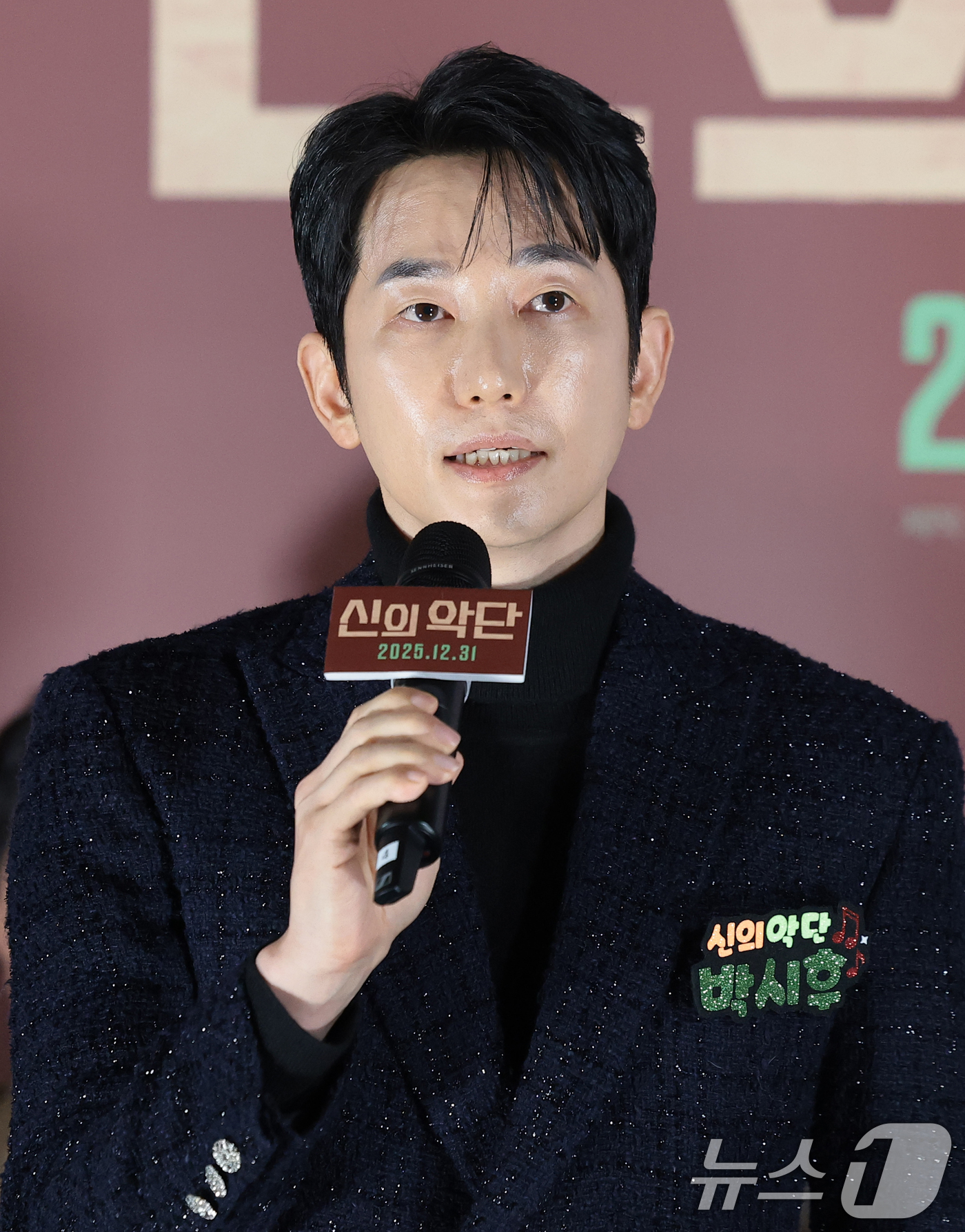 (서울=뉴스1) 권현진 기자 = 배우 박시후가 8일 오전 서울 용산구 용산아이파크몰 CGV에서 열린 영화 '신의악단'(감독 김형협) 제작보고회에 참석해 최근 불거진 '가정파탄' 의 …